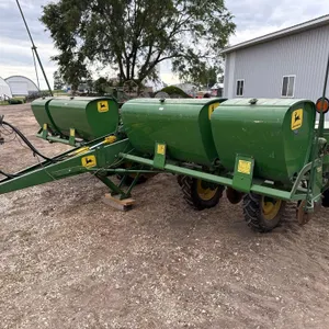 John Deere 1250 6 row Planter