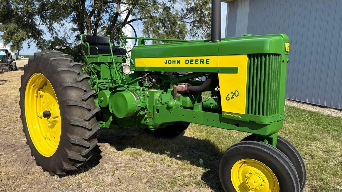 John Deere 620 Tractor