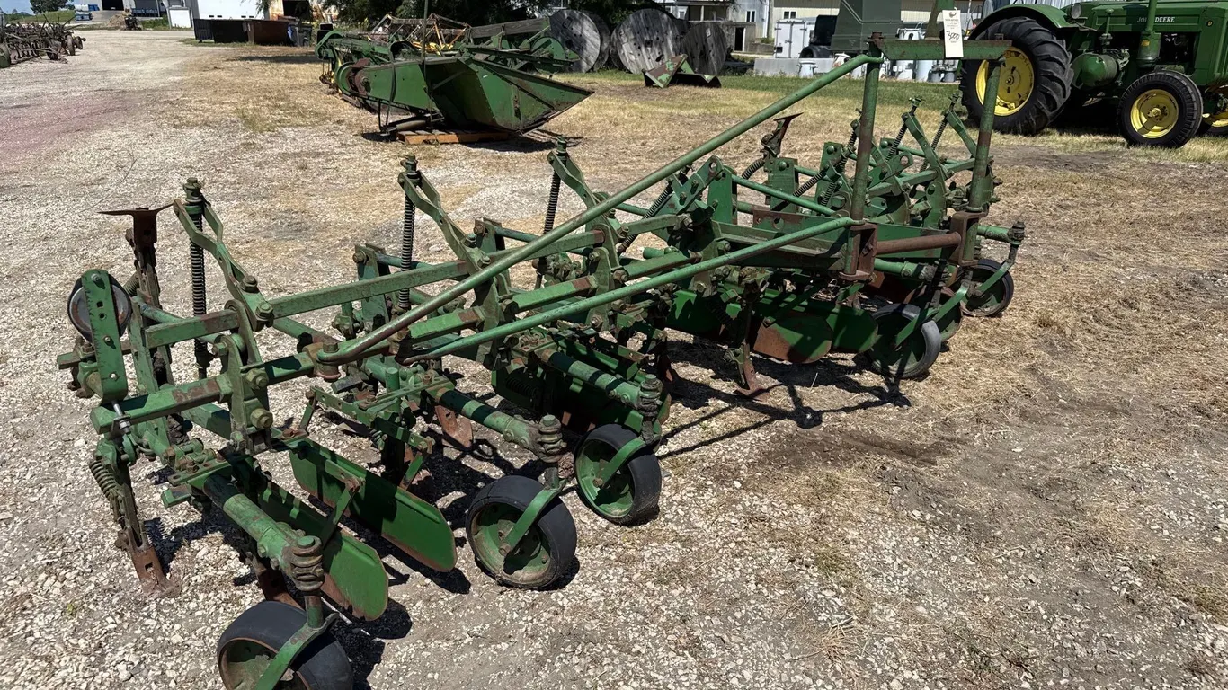John Deere 40 AT 4row Front Mount Cultivator