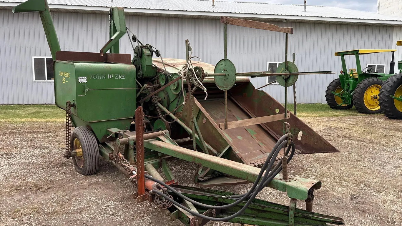 1952 John Deere 25 Combine