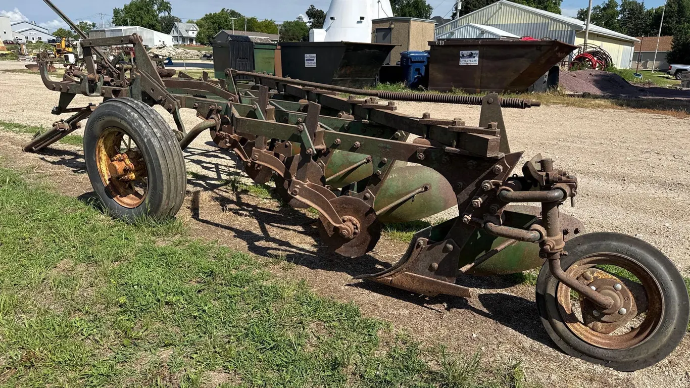 John Deere 5 bottom plow