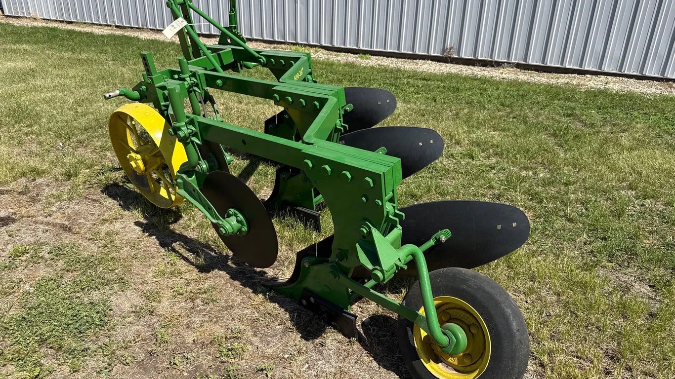 John Deere 810-16 3 bottom plow