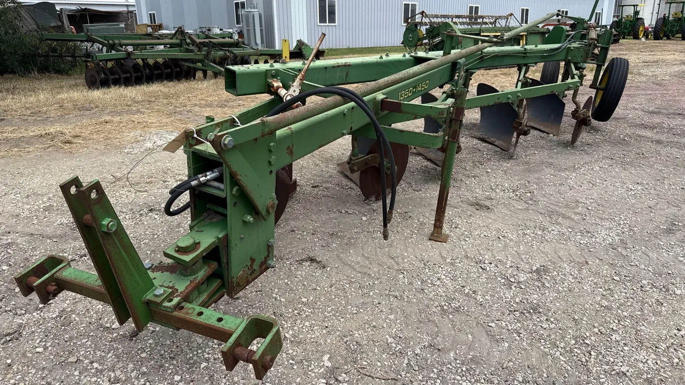 John Deere 1350-1450 Plow