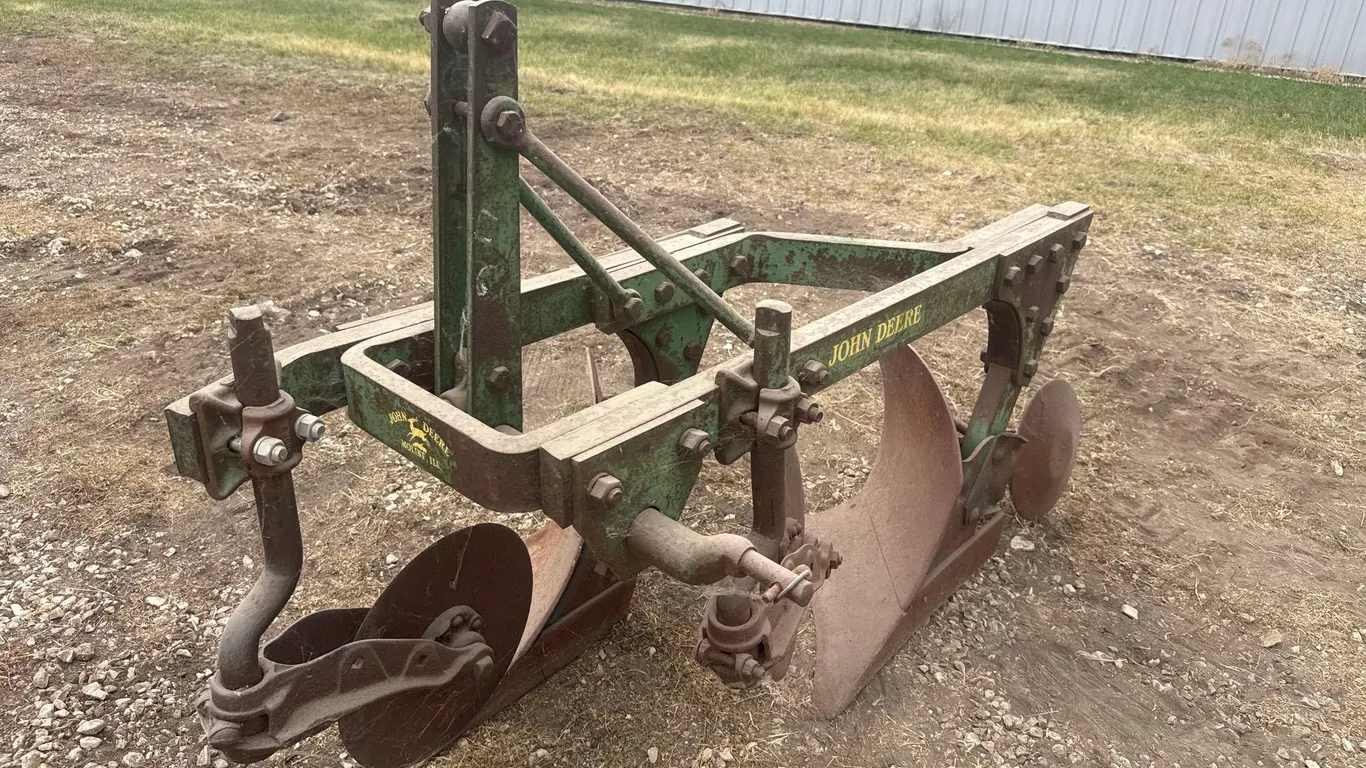 John Deere 412 2 bottom 3pt plow