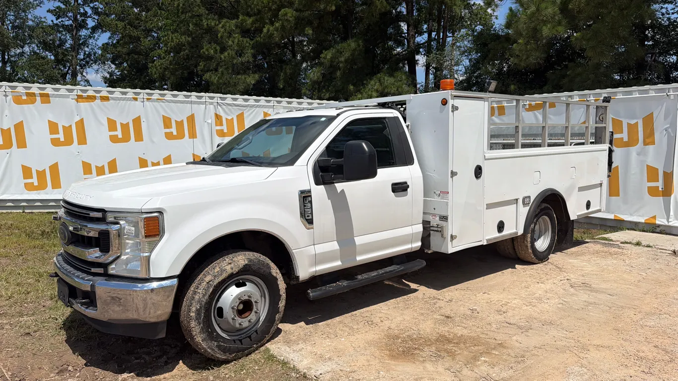 2021 FORD F-350XL SD S/A UTILITY TRUCK VIN: 1FDRF3G62MED15047