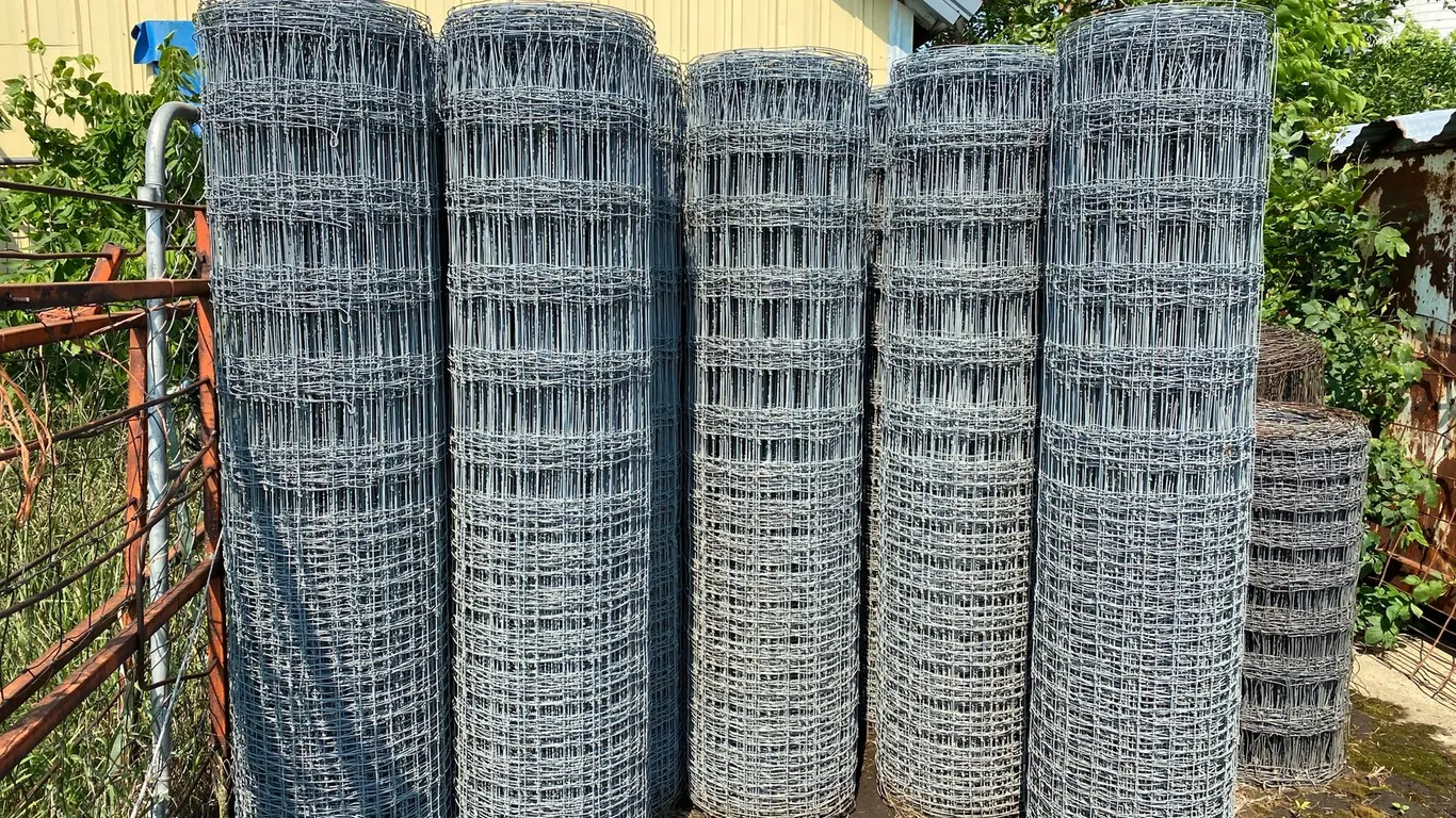 18 ROLLS OF NEW WIRE FENCING