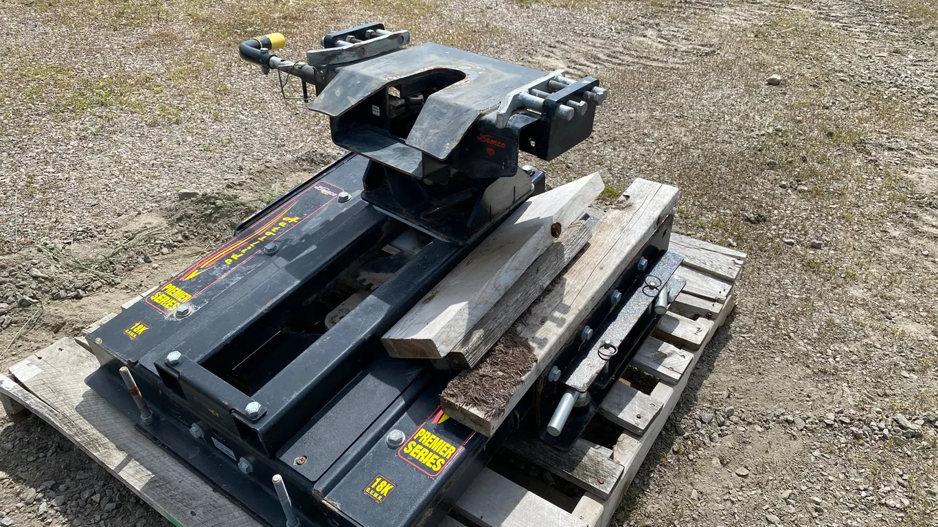 AUTO SLIDE 5TH WHEEL HITCH