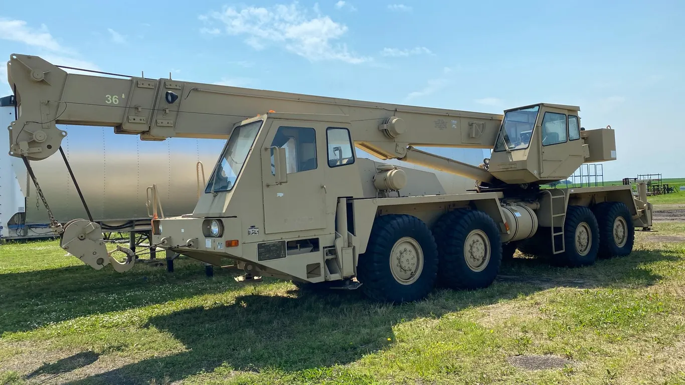 1989 U.S. 25 TON CRANE MODEL HSHMC-25P