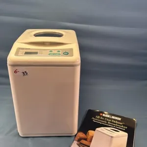 BLACK AND DECKER AUTOMATIC BREAD MAKER