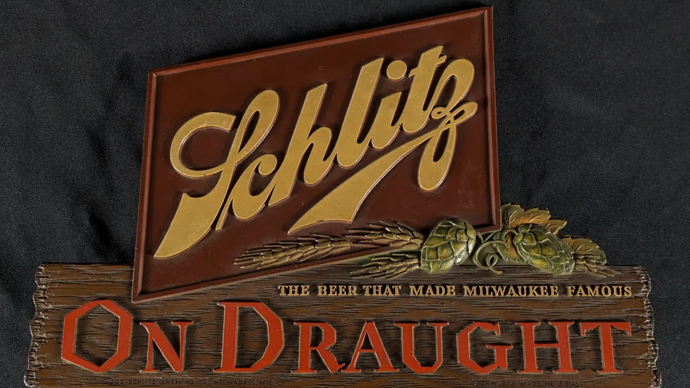 1940'S FIBRE SIGN SCHLITZ BEER ON DRAUGHT MILWAUKEE WISCONSIN WIS WI