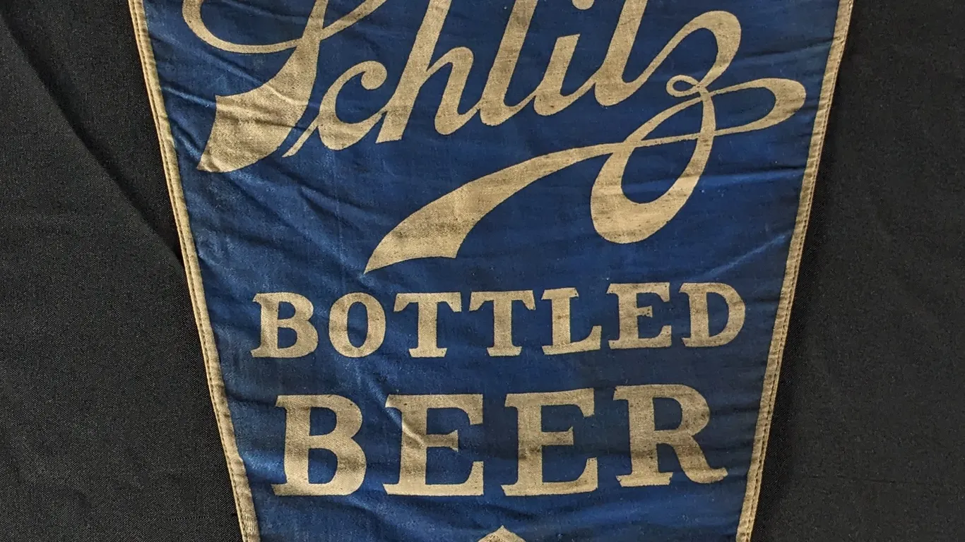 PRE PROHIBITION CLOTH SIGN SCHLITZ BOTTLED BEER MILWAUKEE WISCONSIN WI WIS 2 SIDED