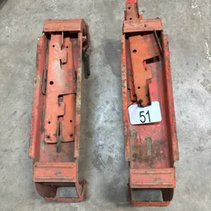 Adjustable platform brackets