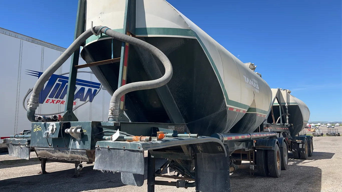 1986 Fruehauf B - Train T/A Bulk Trailer