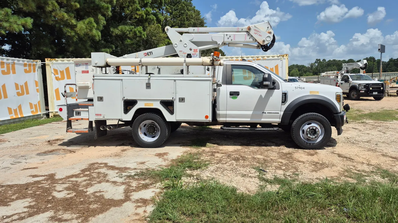 2019 FORD F-550 SINGLE AXLE BUCKET TRUCK VIN: 1FDUF5HT2KEC56038