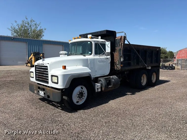 2001 Mack RD688S dump truck