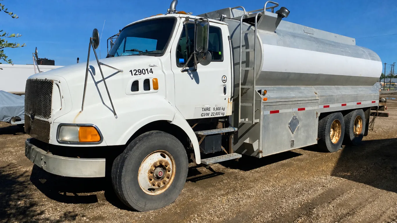 Non-Operable 1999 Sterling AT9513 T/A Water Tank Truck