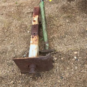Fifth wheel hitch/ trailer jack