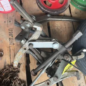 Gear pullers