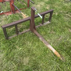 BALE SPEAR WITH FREY HOOK UP