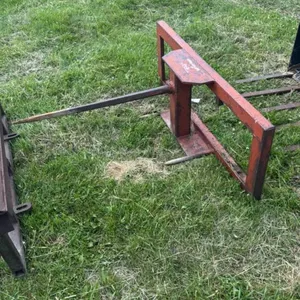 BALE SPEAR WITH SKID STEER HOOK UP