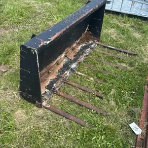 MANURE BUCKET WITH SKID STEER HOOK UP