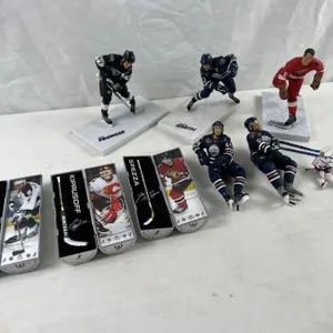 Hockey Figurines Lot
