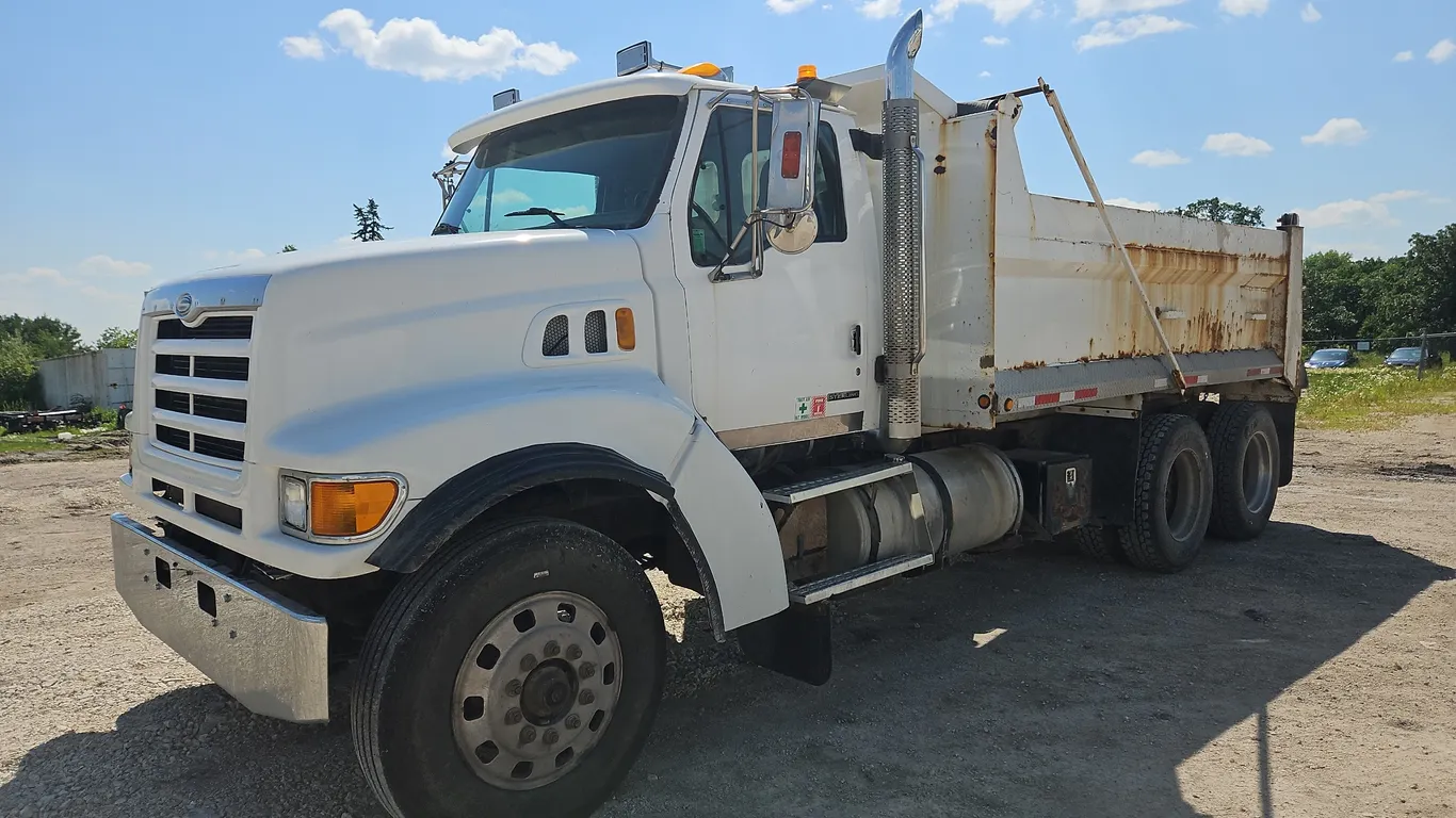 2000 Sterling LT9511 T/A Dump Truck