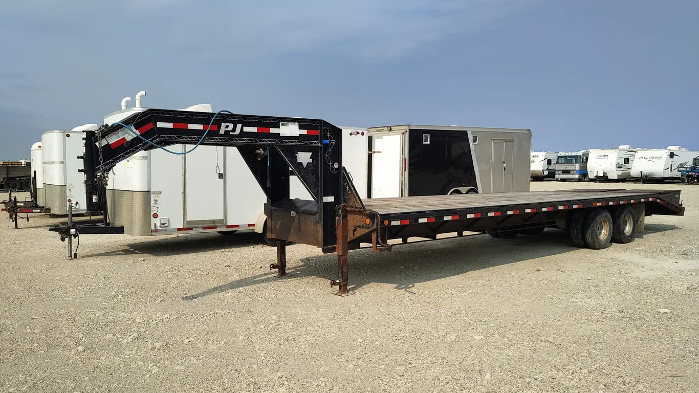2014 PJ Trailers T/A 26ft 6in Gooseneck Equipment Trailer