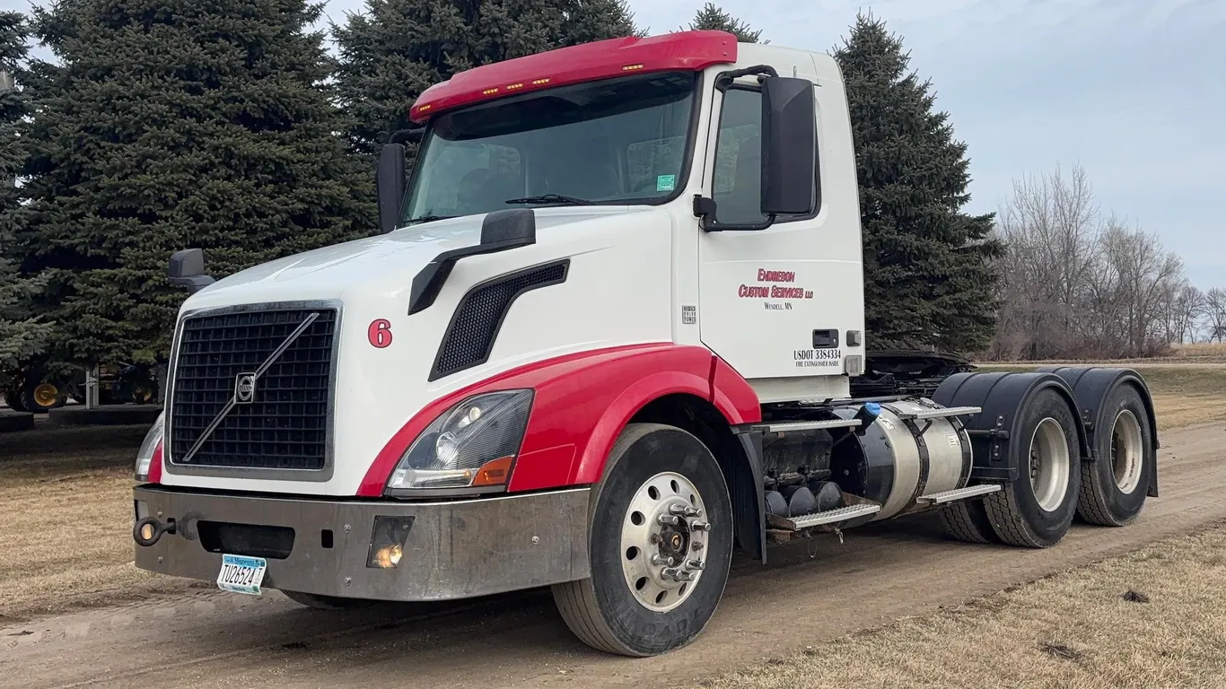 2015 Volvo VNL Semi