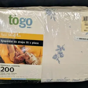 New TWIN Size Tōgō Essentials 200 Thread Count Sheet Set, 1 Standard Pillow Case, Fitted Sheet & Flat Sheet