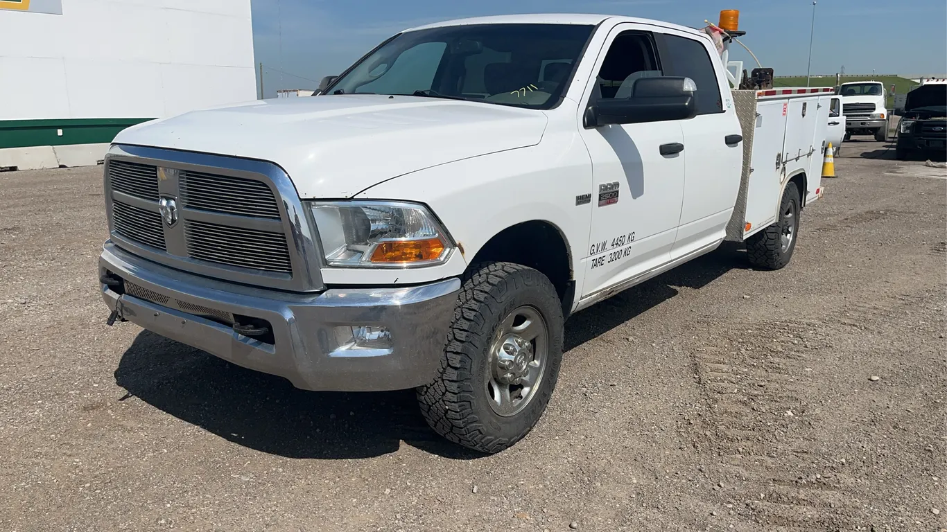 2012 Ram 2500 Heavy Duty SLT 4x4 4dr Crew Cab Hemi S/A Service Truck