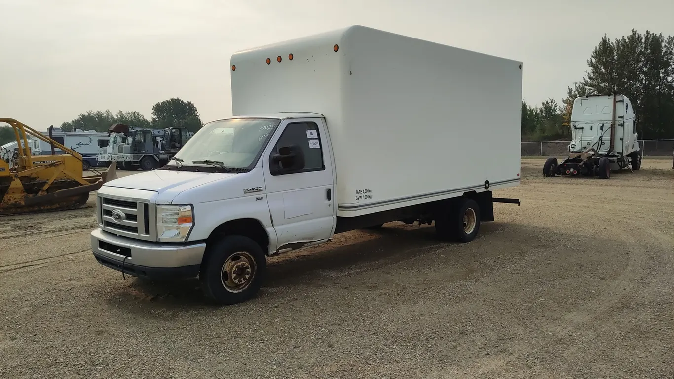 Non-Operable 2016 Ford E-Series S/A Cube Van