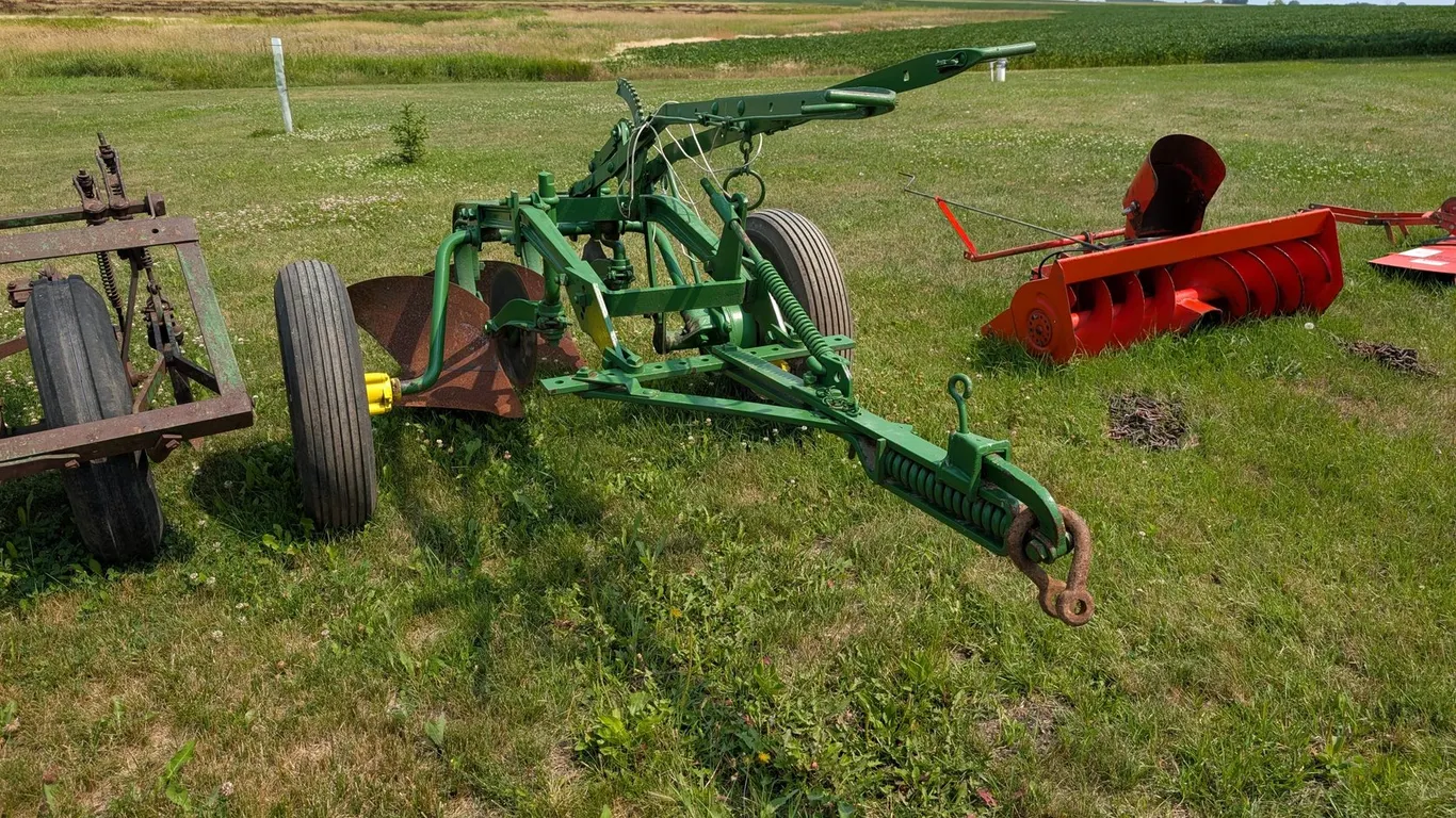JOHN DEERE 2/14 PLOW