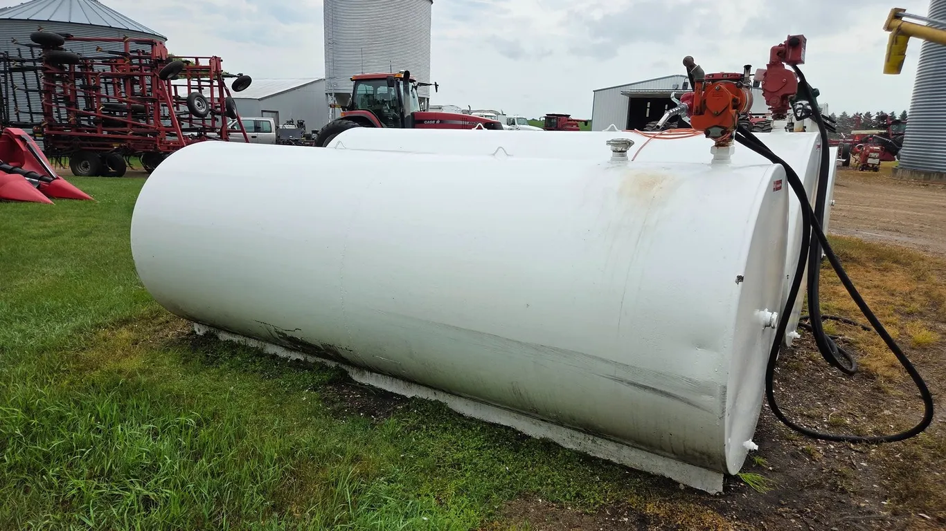 1000 GALLON FUEL TANK