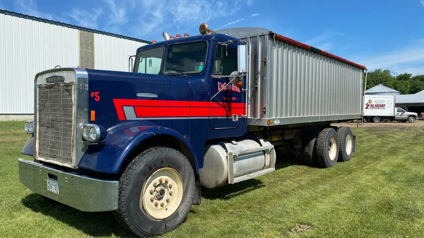 1983 FREIGHTLINER TWINSCREW