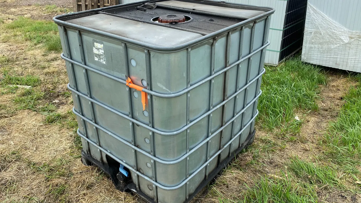 250 GAL CAGE TOTE WITH USED OIL