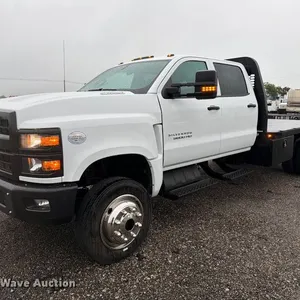 2022 Chevrolet C5500 Crew Cab flatbed truck