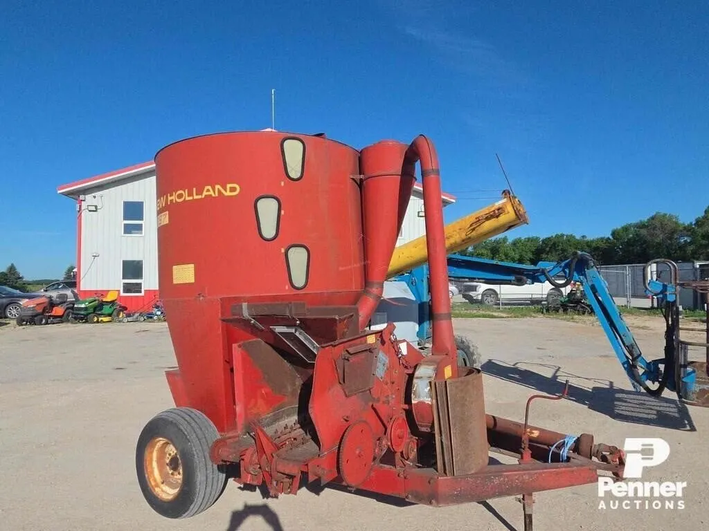 New Holland 357 Mix Mill w/ Bale Shredder