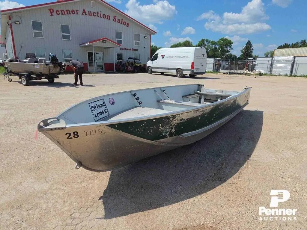 1996 Alumarine ProGuide DLX 18' Aluminum Boat