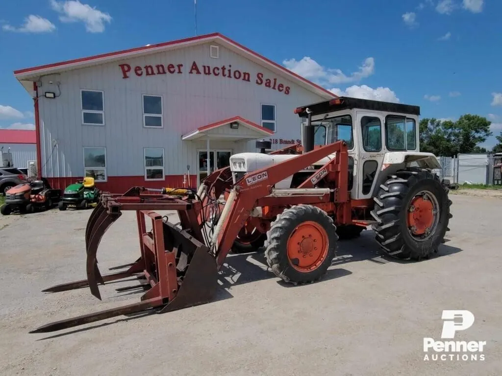 David Brown MFWD 1210 Tractor w/ Cab & Leon Loader