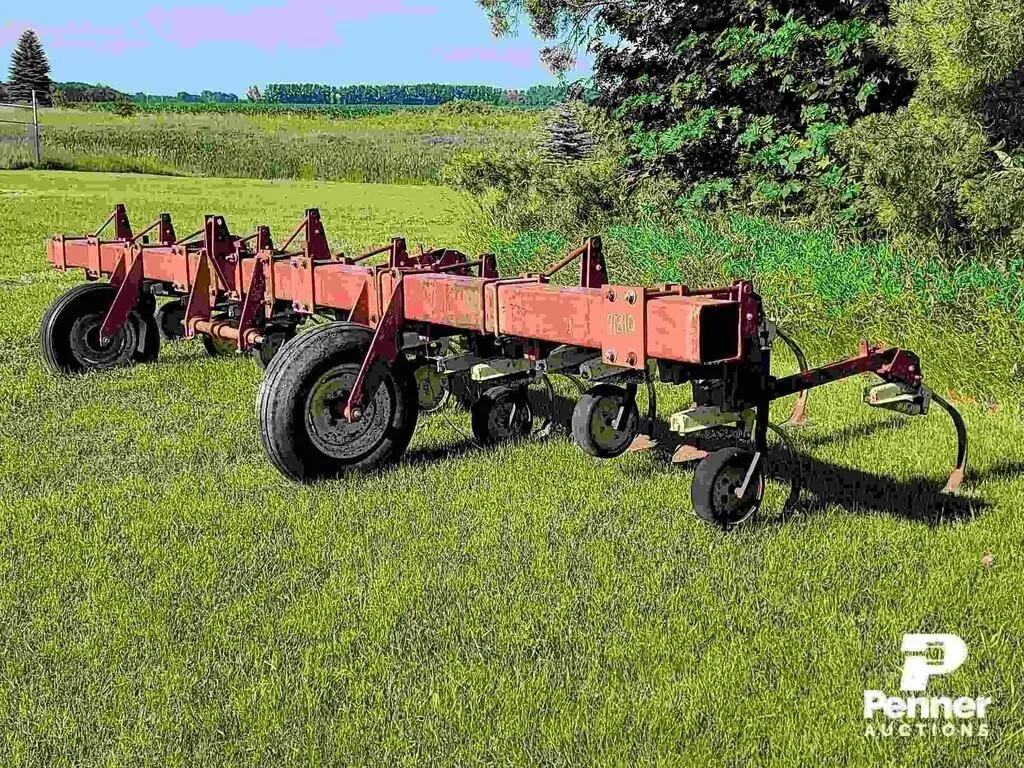 International 8 Row Cultivator , 30in Spacing