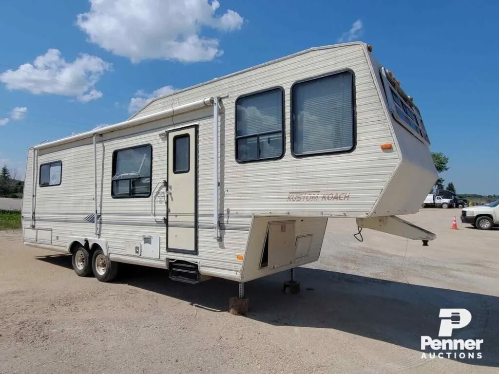 1990 30' Kustom Koach Travel Trailer T/A