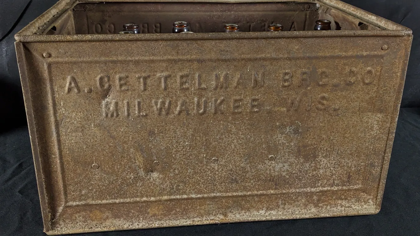 STEEL BEER CASE A. GETTELMAN BREWING CO MILWAUKEE WISCONSIN
