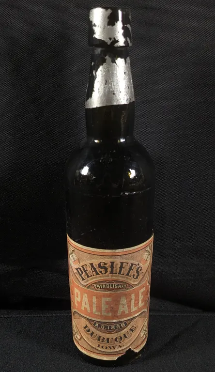 RARE PAPER LABEL PRE PROHIBITION BEER BOTTLE PEASLEE'S PALE ALE DUBUQUE IOWA ESTABLISHED 1866 A.D.