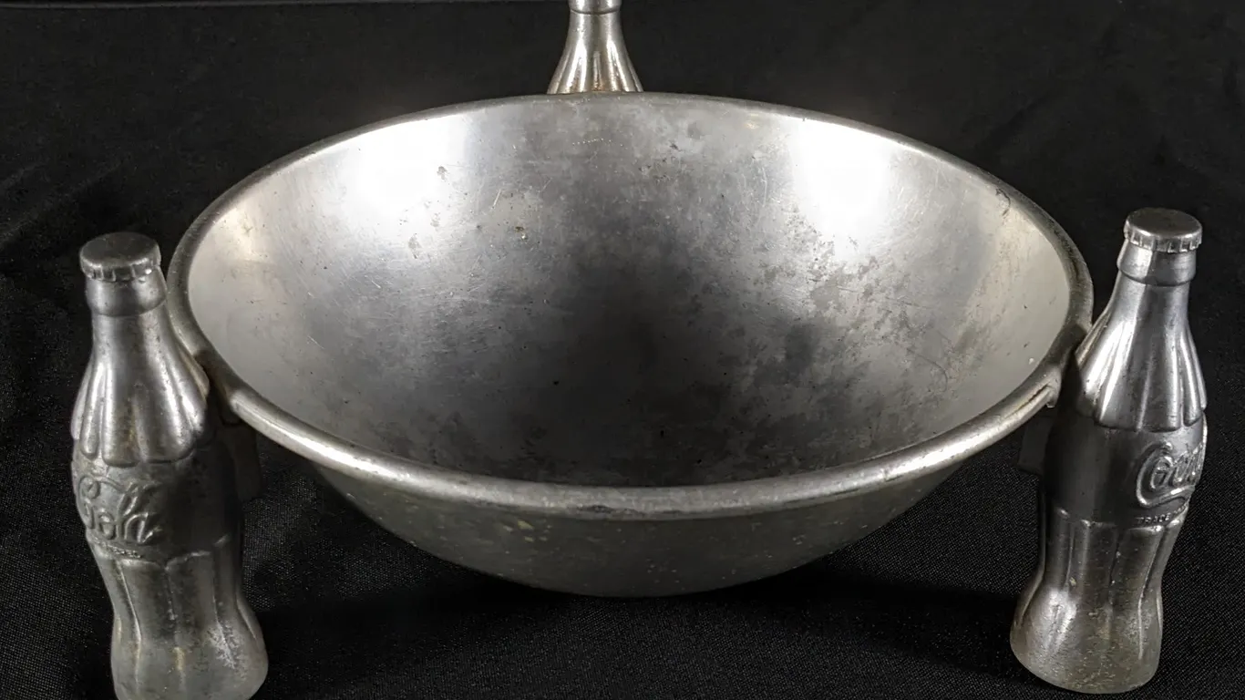 VINTAGE COCA COLA PRETZEL DISH BOWL