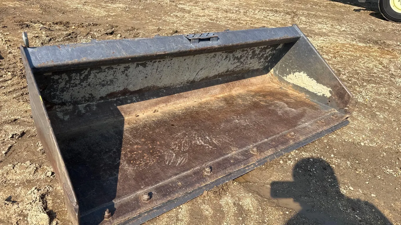 Thomas 68" Skidloader Quick Tach Bucket