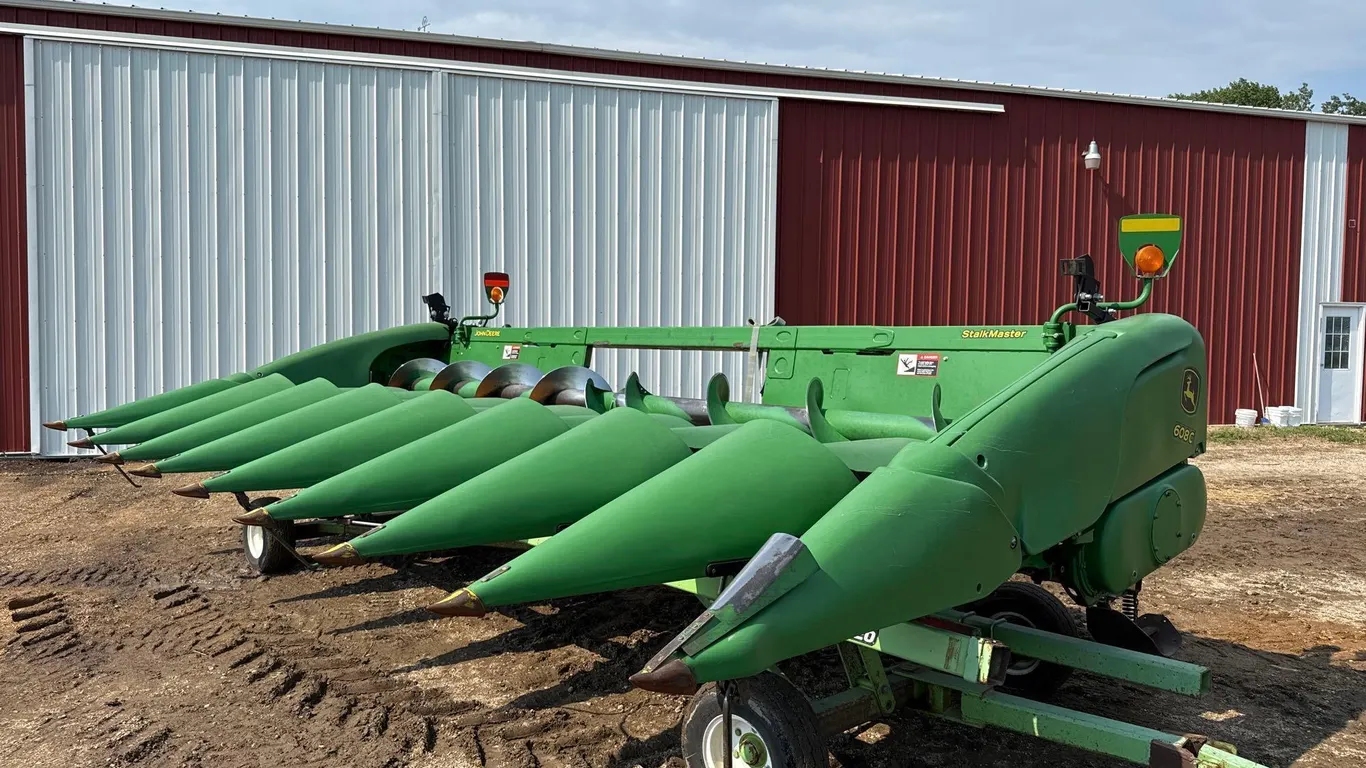 2012 John Deere 608C 8row30 Corn Head