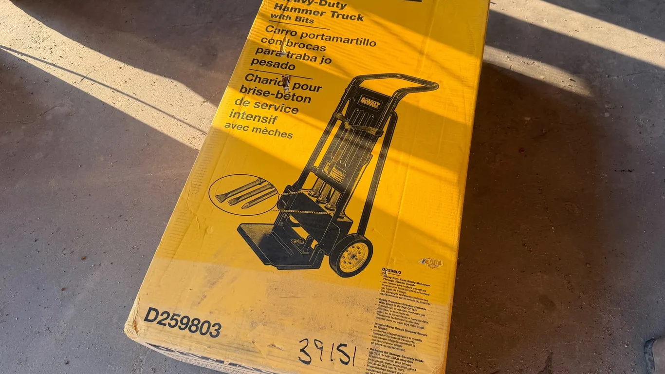 DEWALT HEX HAMMER TRUCK