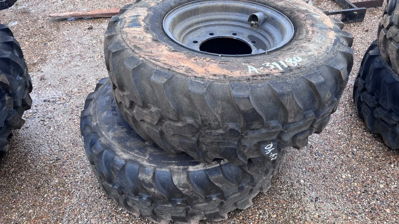 (2) DUNLOP SPT9 365/70R18 EQUIPMENT TIRES TO FIT RUBBER TIRED LOADER