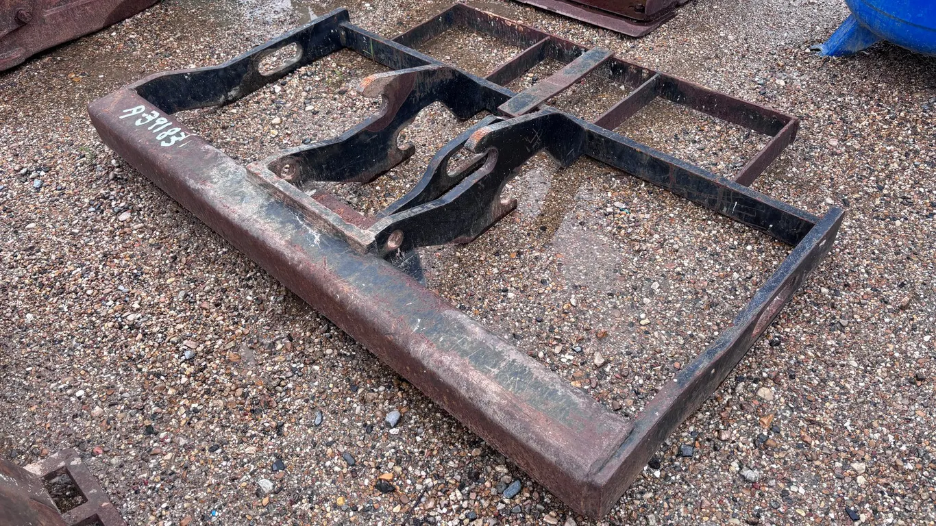 FORKLIFT MAST WITHOUT FORKS